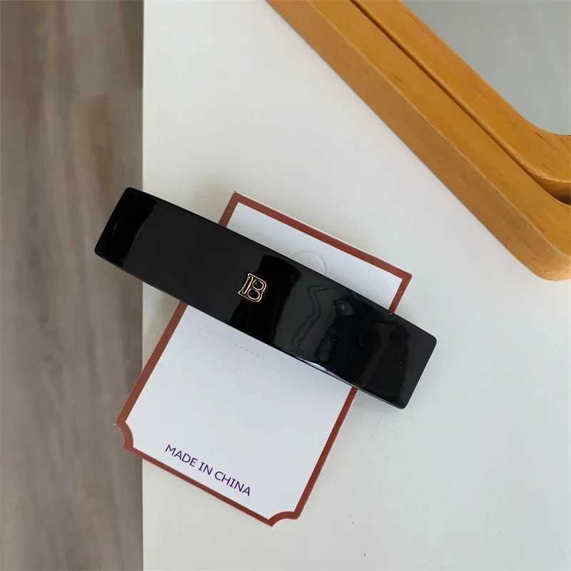 1pc Exquisite and minimalist letter gold label hair clip with spring clip half tied ponytail hair clip shark clip for women H260402