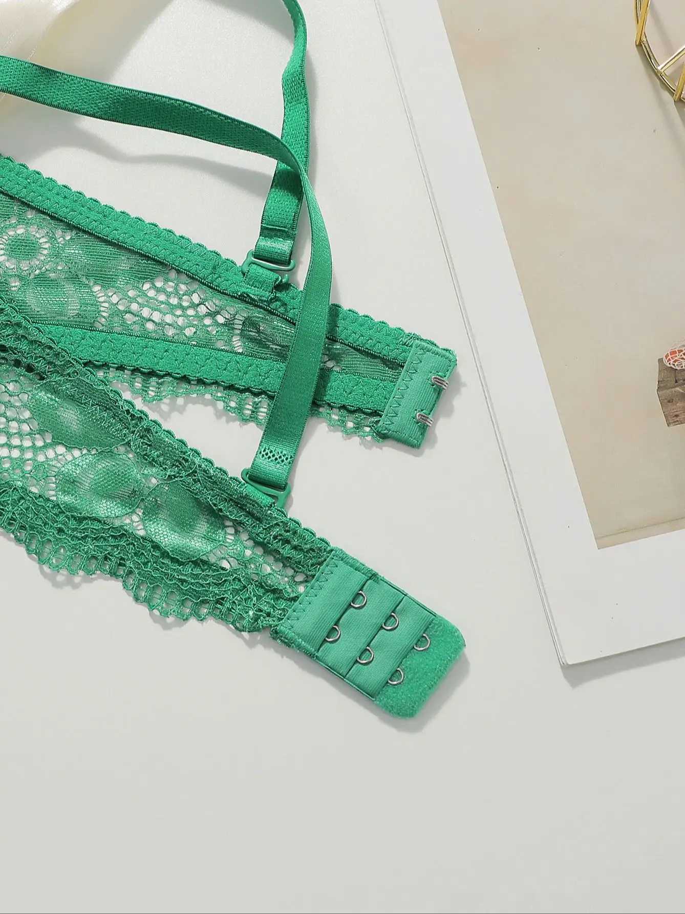 Elegant Green Lace Bra and Panty Set with Underwire Padded Cups Push Up Demi Bras Matching Brief for Women Lingerie Set S-XL Z260402