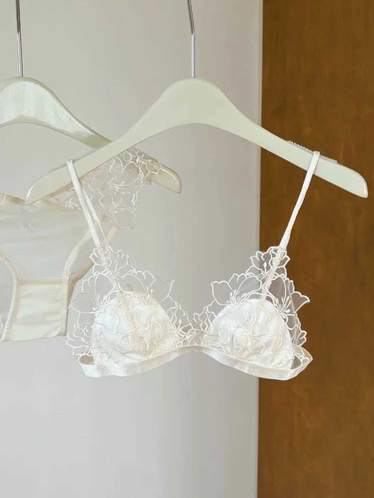 Elegant French Lace Bralette Wireless Triangle Cup No Underwire Thin Straps Small Bust Women Comfort Lingerie Set BANERDANNI Z260402