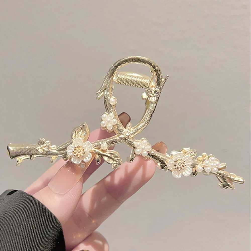 Elegant Retro Pearl Blossom Branch Hair Claw with Floral Detail Nature-Inspired Womens Fashion Hair Accessory H260402