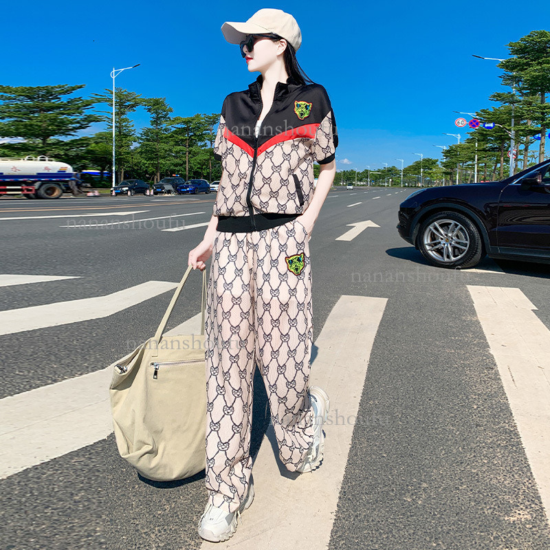 2026 Designer Sports Suit Luxury New Casual And Stylish Age Reducing Slimming Wide Leg Pants Fashion Printed Zipper Jacket Women's Short Sleeved 