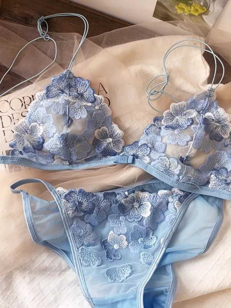 French Niche Lingerie Set Embroidered Mesh Triangle Cup Wireless Bralette Retro Lace Thin Comfortable Bra USA Tushy MOYISU Z260402