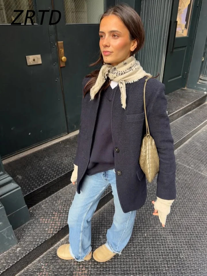 Elegant Womens Knit Printed Tassel Square Scarf Vintage Fashion Cozy Shawl 2026 Spring Lady Chic Casual Spring Warm Scarves 260324