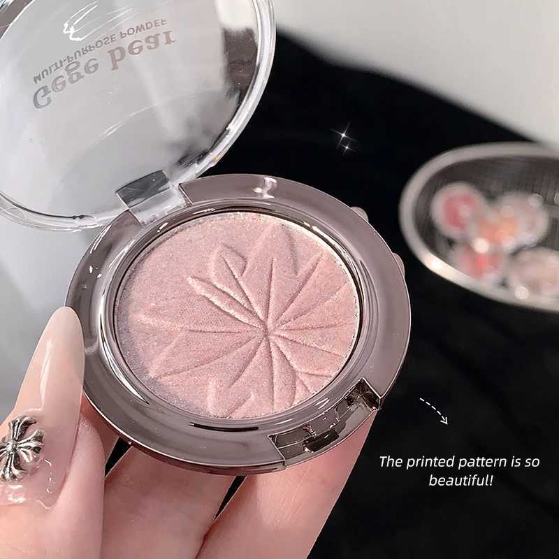 Planet highlighter powder brightens the whole body with a burst of nasal shadows and a three-dimensional highlight on the face H260402