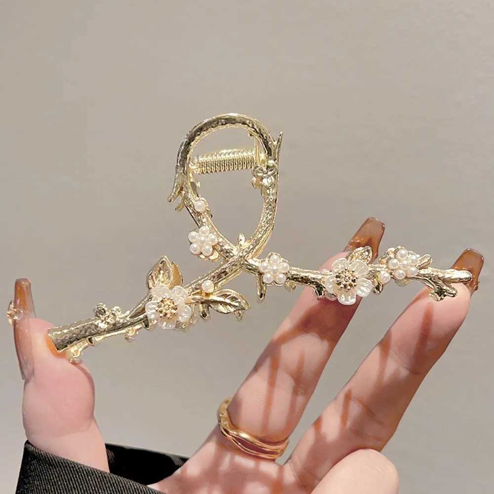 Elegant Retro Pearl Blossom Branch Hair Claw with Floral Detail Nature-Inspired Womens Fashion Hair Accessory H260402