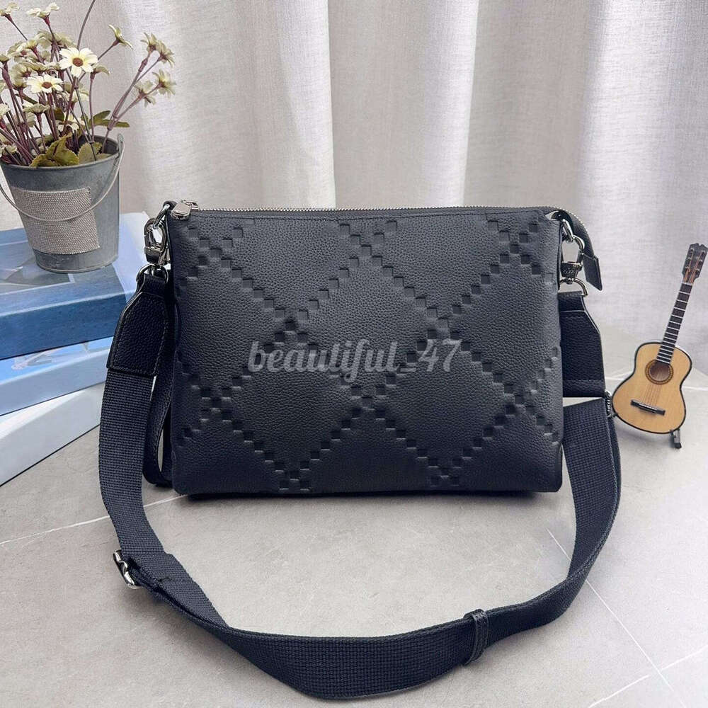 Luxury Men Crossbody Bags Designer Clutch Bags Leather Shoulder Bag Classic Embossed Bag Messenger Bag Purse