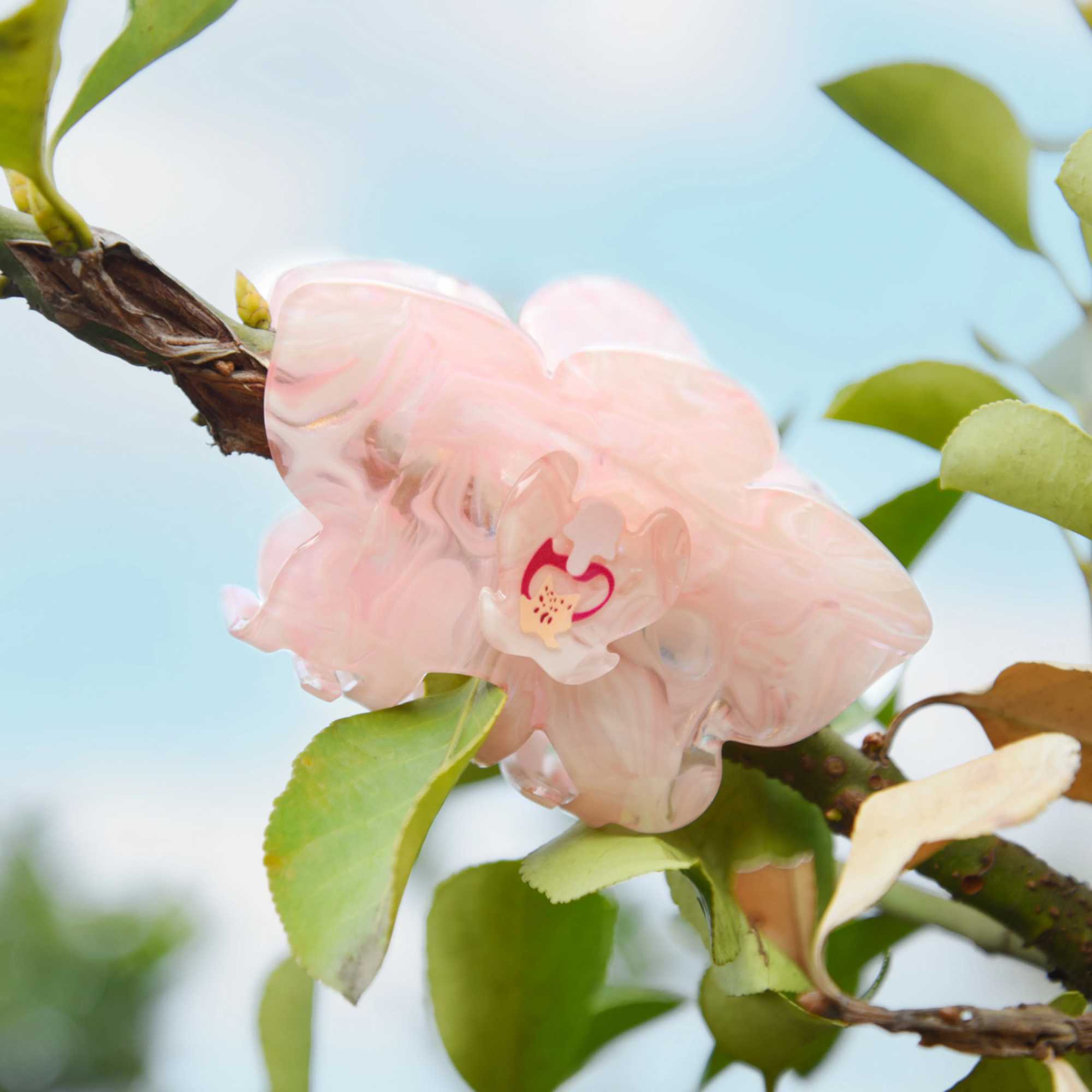 YJL 2026 New Butterfly Orchid Flower Hair Claw Simulated Flower Claw Clip Ins Trendy Hair Clips Hair Accessories for Women Girls H260402