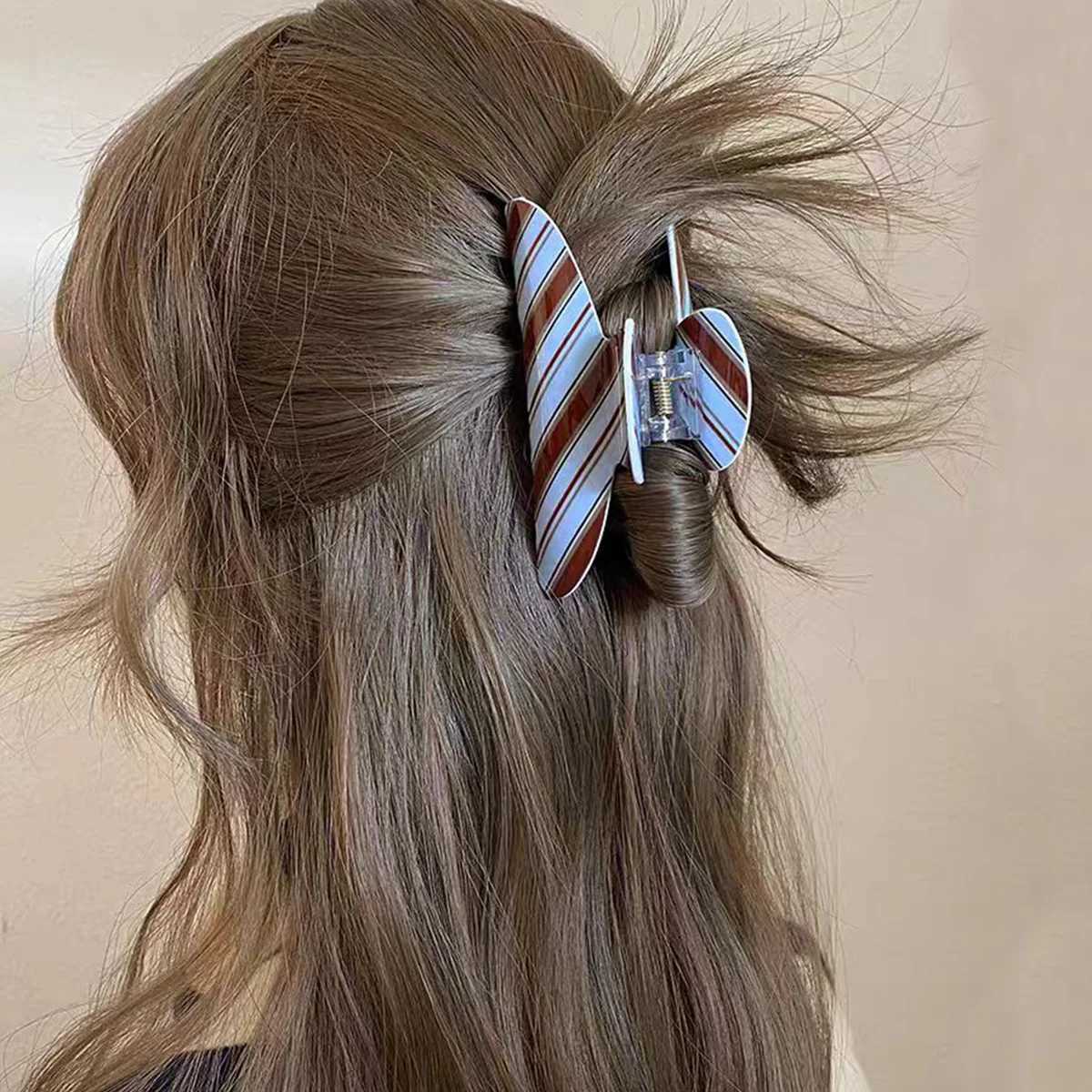1pc Retro winter blue and brown striped hair claw high-end niche back-of-head shark clip minimalist elegant bun hair clip H260402