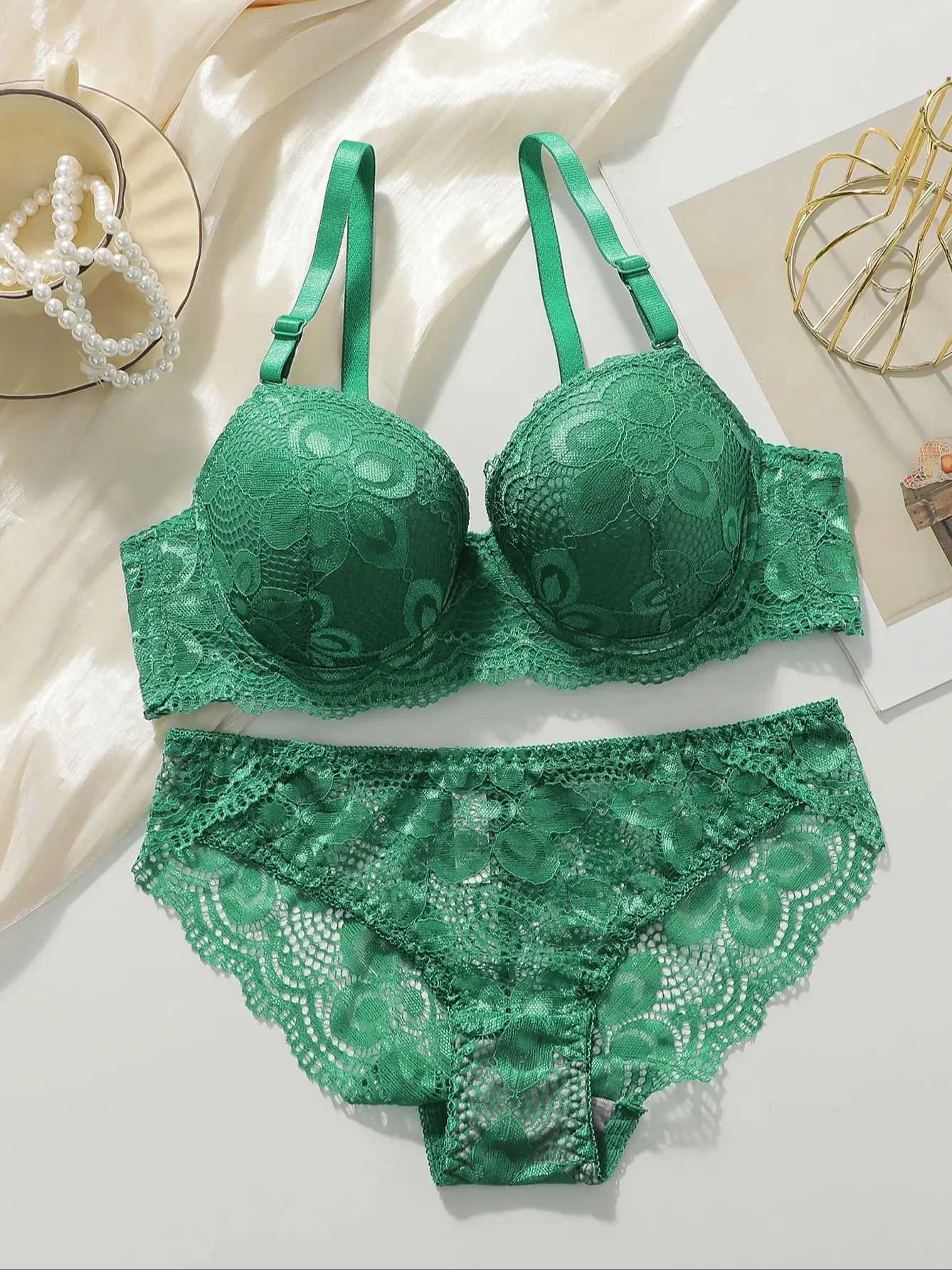 Elegant Green Lace Bra and Panty Set with Underwire Padded Cups Push Up Demi Bras Matching Brief for Women Lingerie Set S-XL Z260402