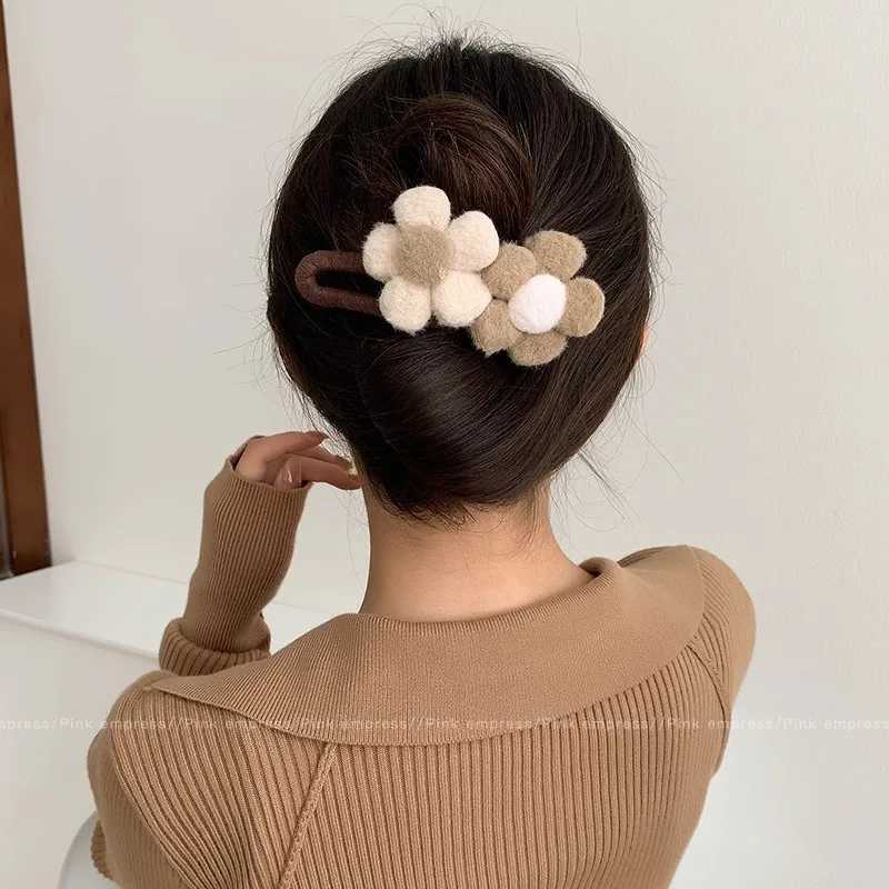 Trendy Half-Up Hair Clip That DoesnT Hurt the Head Cute Hair Accessory Yarn Hair Clip Cartoon Claw Clip Fabric Simple Hairpin for Women H260402