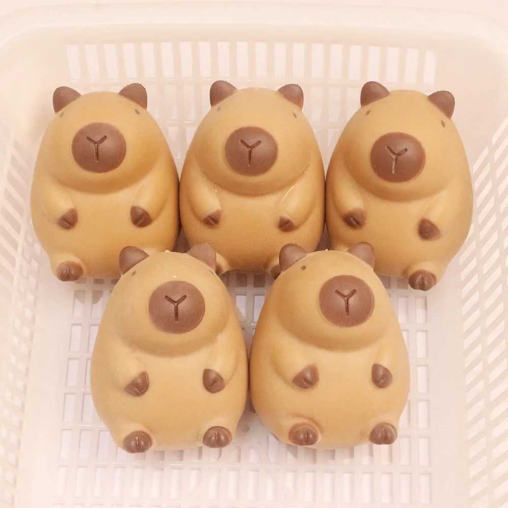 Cartoon Capybara Squeeze Toys Creative Pinch Slow Rebund Decompression Toys Fingertip Flour Animals Fidget Sensory Toy H260402