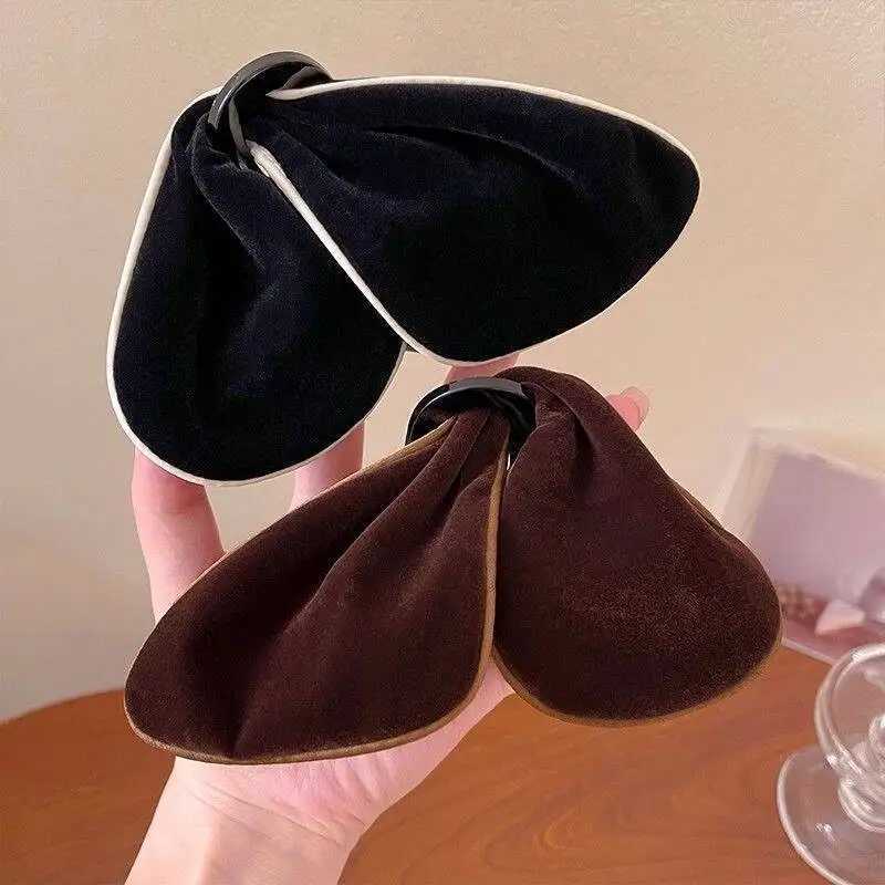 Retro Velvet Triangle Claw Clip Women Elegant Geometric Shark Clip Crab Barrettes Large Hairpins Thick Hair Accessories new H260402