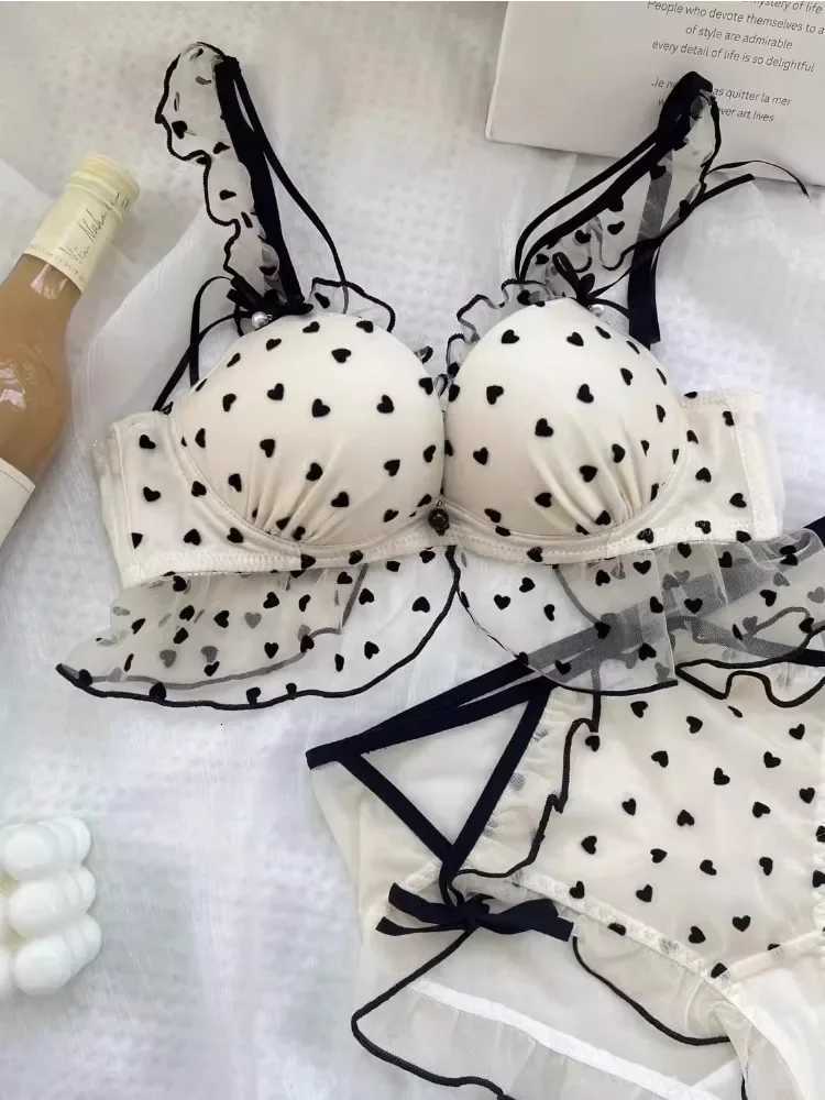 MOYISU Japanese Mesh No-wire lace Underwear set Womens small breasts gather pure desire sweet bra cute bra Panty SET TUSHY Z260402