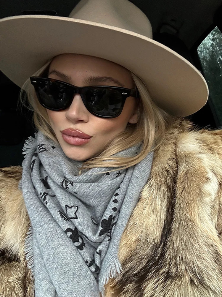 Elegant Womens Knit Printed Tassel Square Scarf Vintage Fashion Cozy Shawl 2026 Spring Lady Chic Casual Spring Warm Scarves 260324