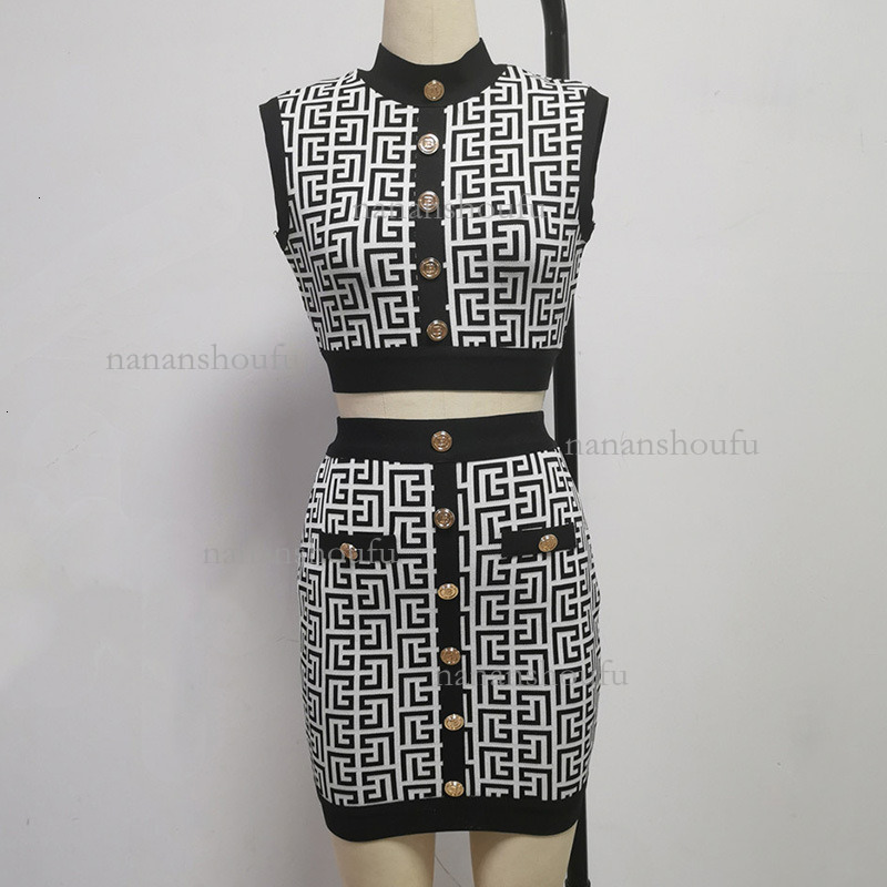 Designer Set Luxury Simple Geometric Stripe Pink Chest Wrapping Tank Top Fashion Sexy Hip Wrapping Mini Skirt Essential Women's Knitted Clothing 