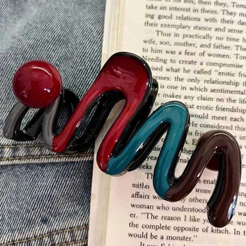New Fashion Red Wave Hair Claw Clip for Women Korean Sweet Acrylic Bead Large Shark Clip Ponytail Headwear Hair Accessories H260402