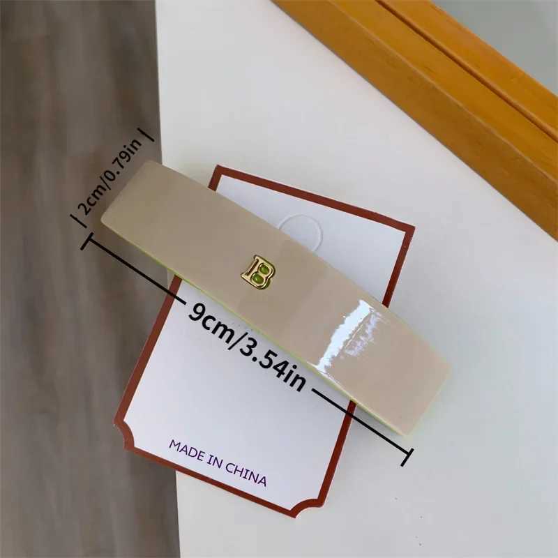 1pc Exquisite and minimalist letter gold label hair clip with spring clip half tied ponytail hair clip shark clip for women H260402