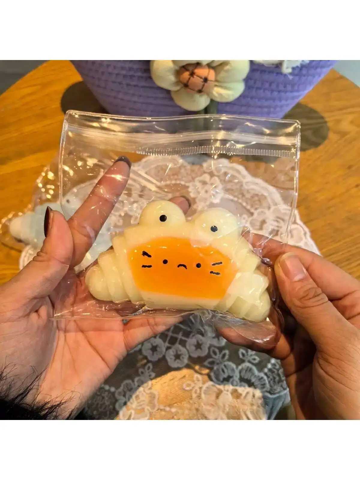 1-piece simulated caramel croissant squeezable toy food-grade silicone handmade stress-relieving squeeze toy high-appearance f H260402