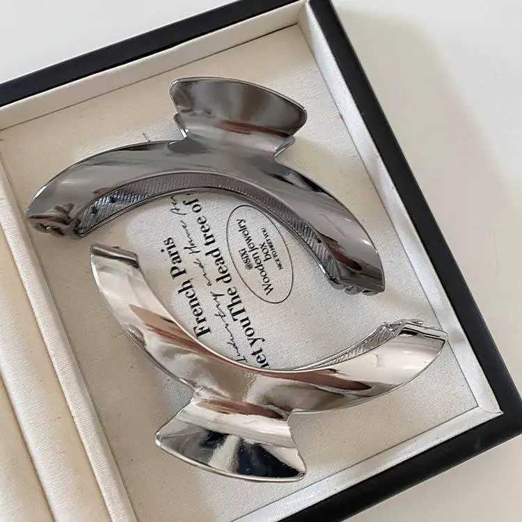 Summer New Arrival Metal Minimalist Style Curved Hair Claw Geometric Versatile Fashion Back-Head Bun Shark Clip Hair Accessory H260402