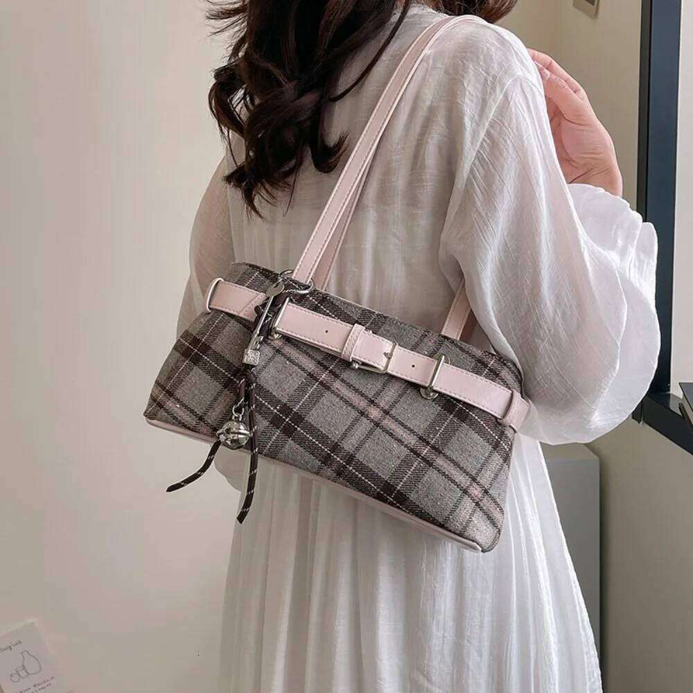 Retro Plaid Women's Shoulder 2026 New Fashionable Textured Tote Bag Versatile Work and Commuting Handbags for Women