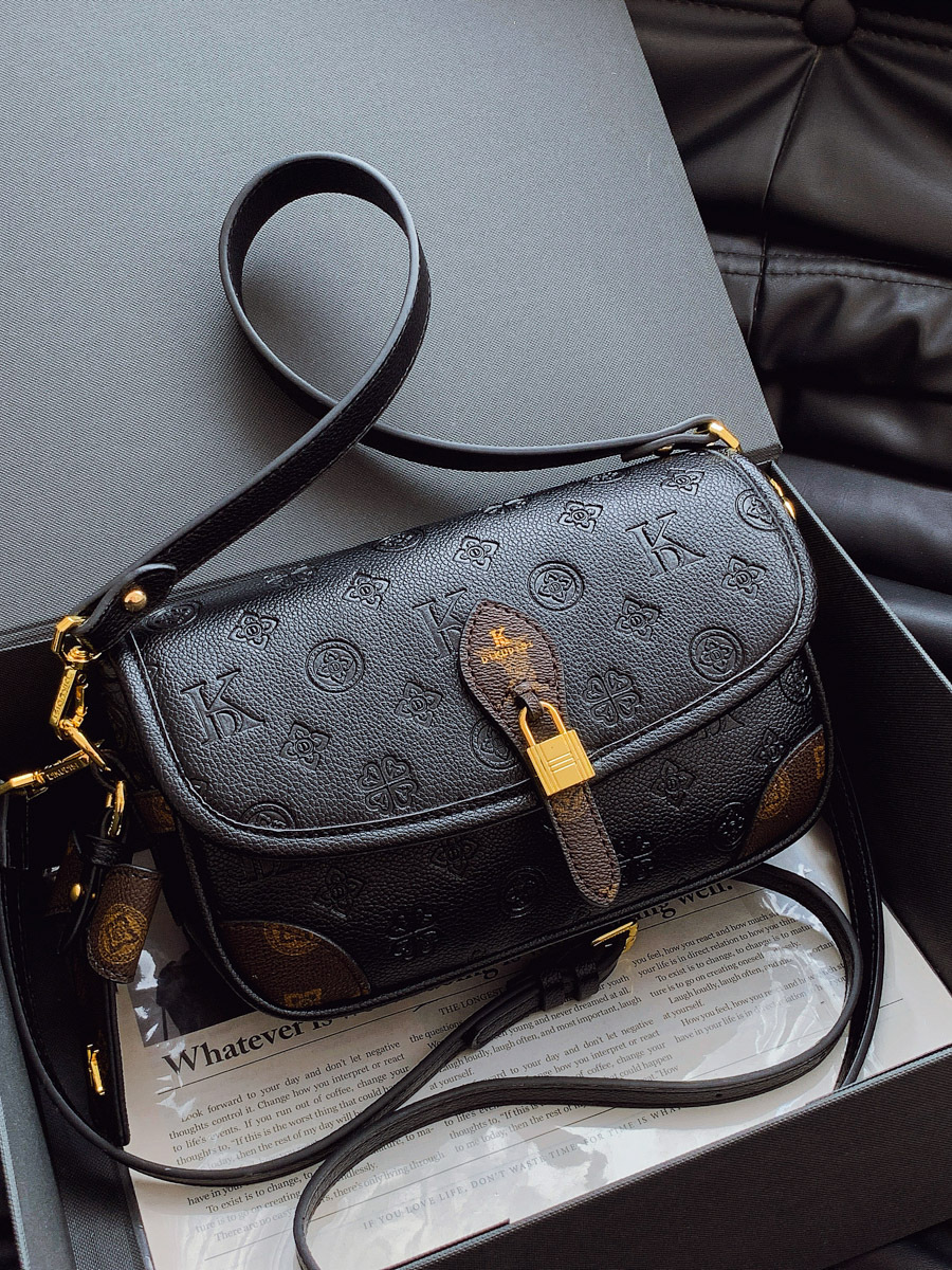 The New Style High Quality Sense Fashionable All Build Foreign Gas Small Square Bag Woman Retro Shoulder Bag Crossbody Bag 2026