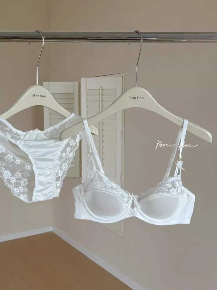 YUQI Early Spring Teen Girls Pure Desire Lingerie Set U-Back Soft Support Satin Stitch Lace Comfort Underwear Anti-Sag for Youth Z260402