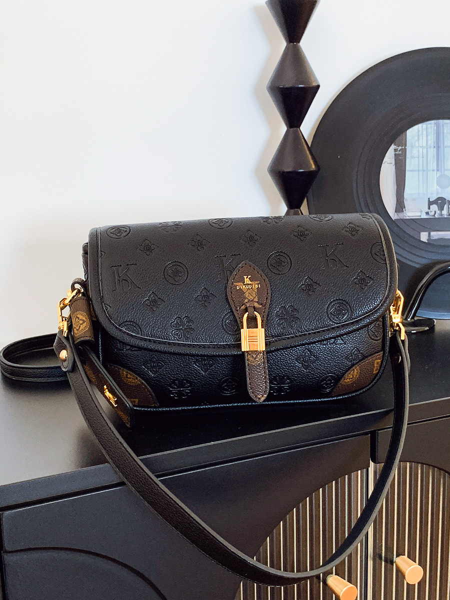 The New Style High Quality Sense Fashionable All Build Foreign Gas Small Square Bag Woman Retro Shoulder Bag Crossbody Bag 2026