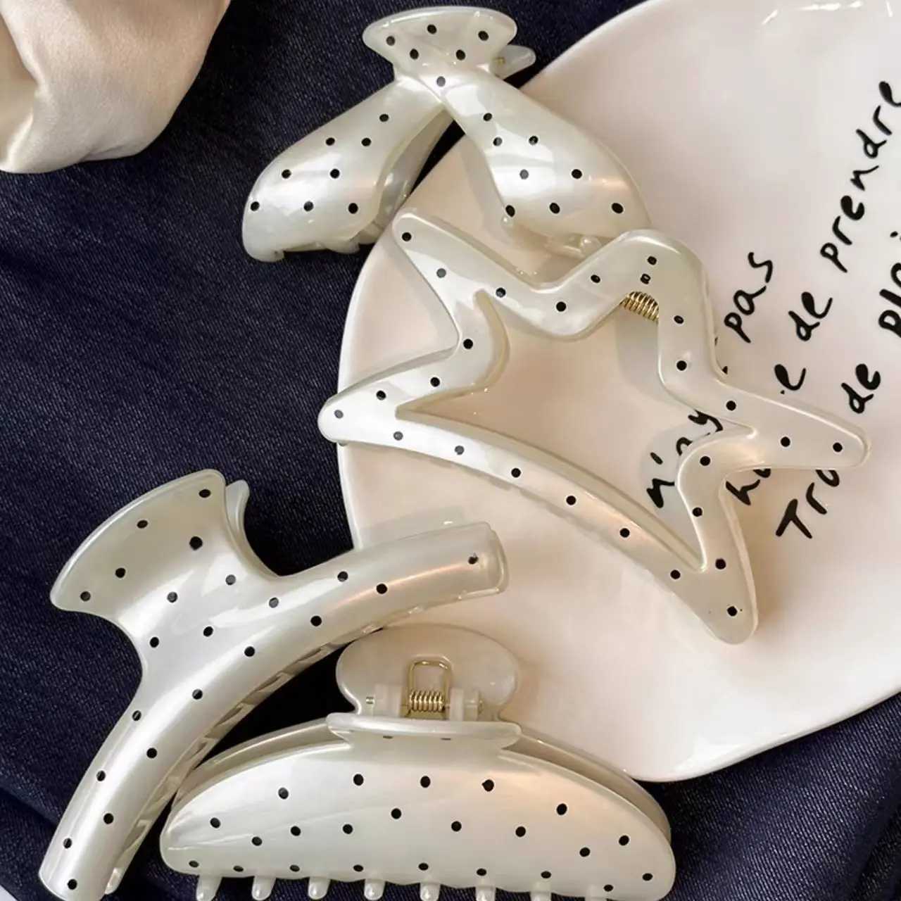 Sweet girly polka dot cherry grab clip hair grab hair accessories high value Mori versatile back head shark clip hair 2025 H260402