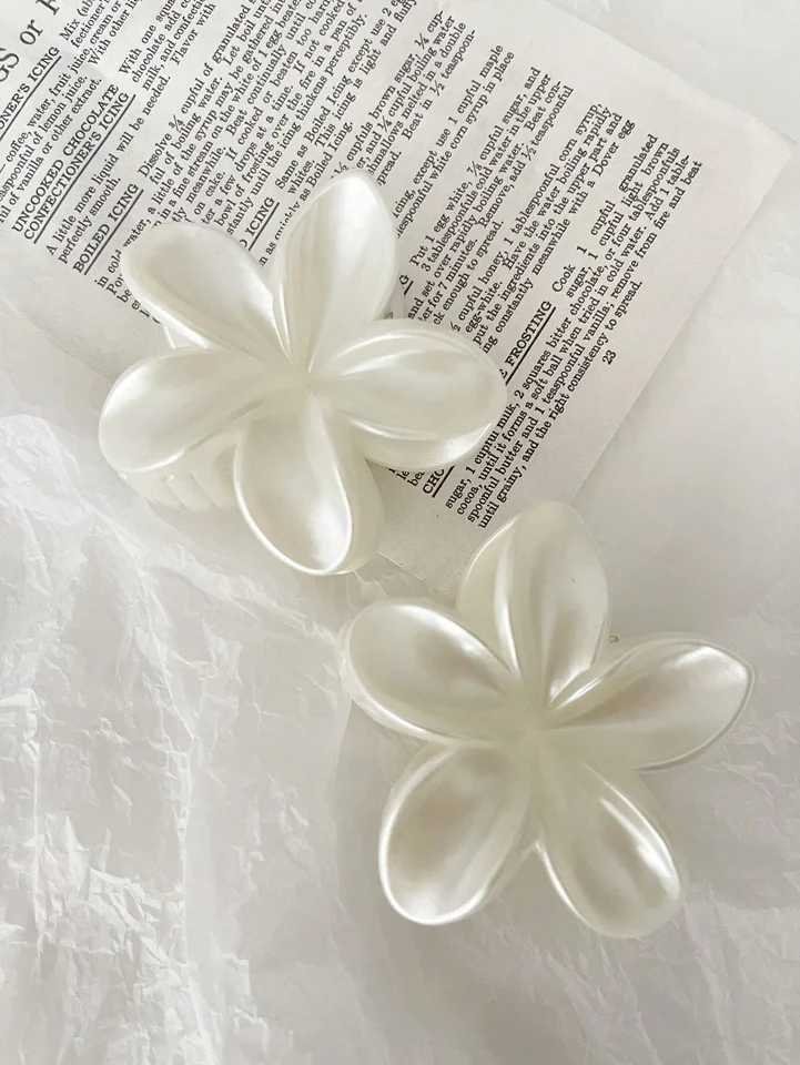 2Pcs white light sensitive flower clip shark clip at the back of the head beach vacation style simple hair accessory H260402
