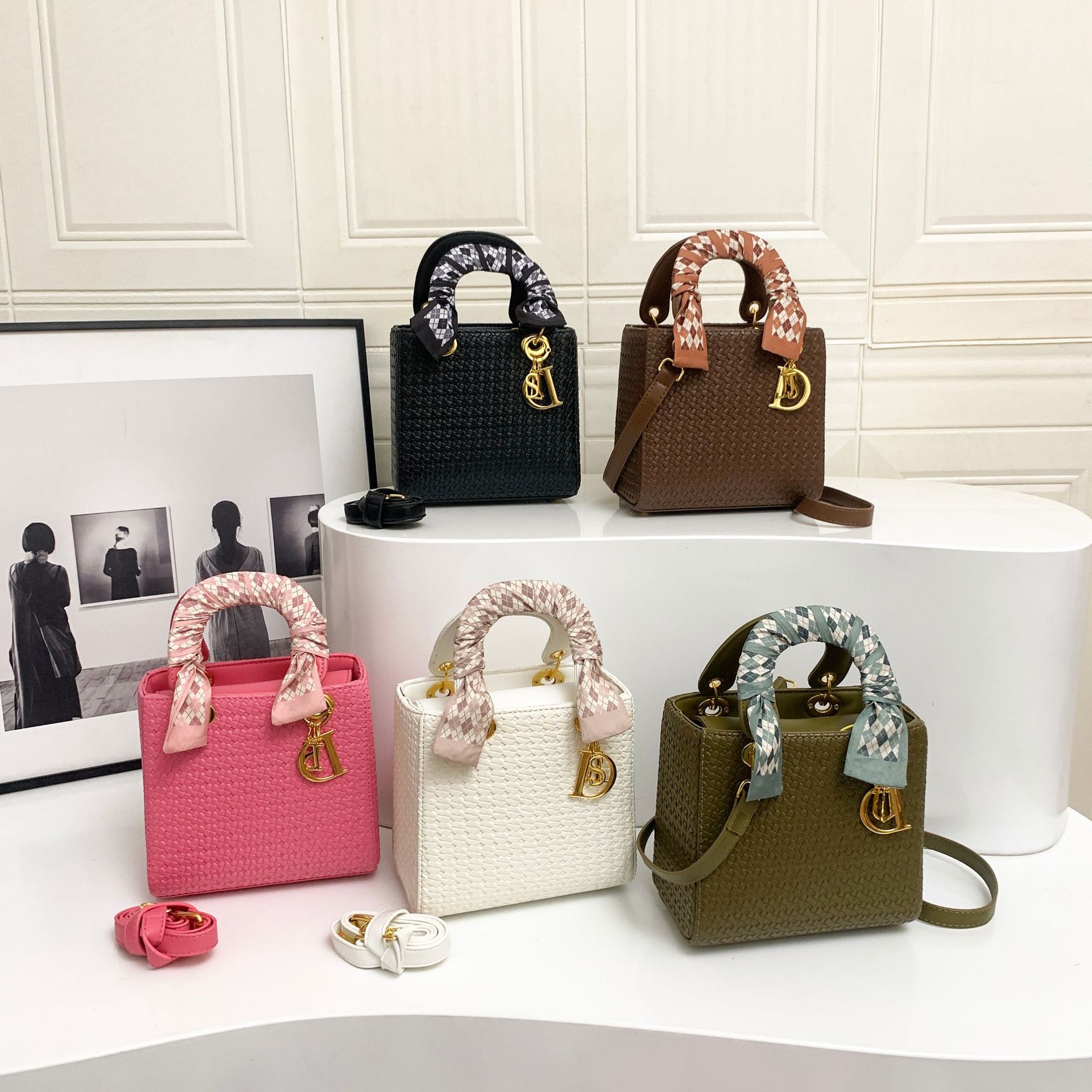 2026 new woven fashionable casual designer handbag temperament classic trend single shoulder cross body bag for women