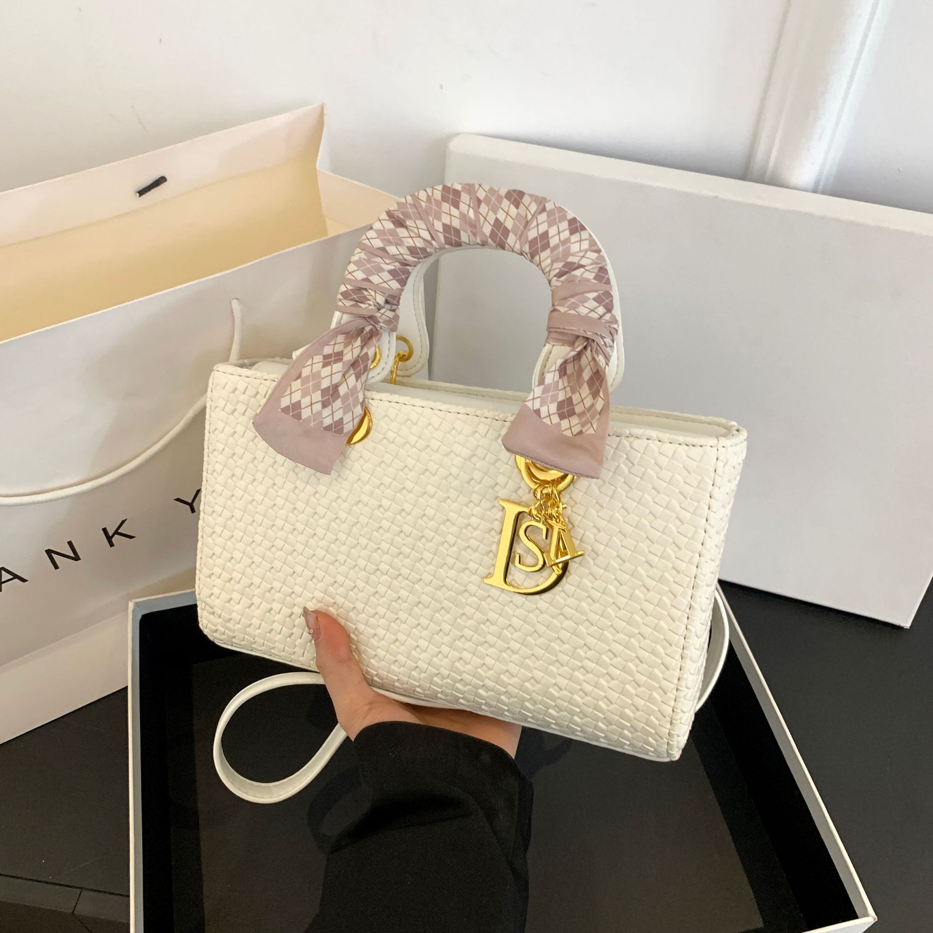 2026 new woven fashionable casual designer handbag temperament classic trend single shoulder cross body bag for women