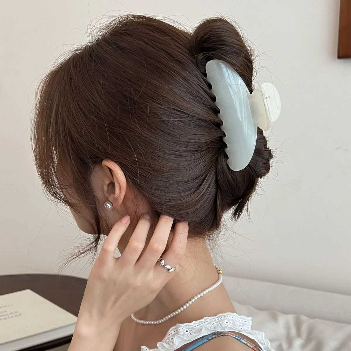 Simple Large Hair Claws Clips Women Sweet Jelly Crab Hair Clamps Barrettes Girls Ponytail Holder Big Shark Clip Hair Accessories H260402