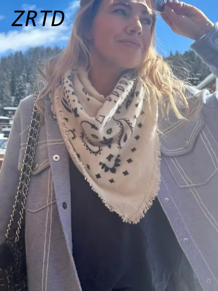 Elegant Womens Knit Printed Tassel Square Scarf Vintage Fashion Cozy Shawl 2026 Spring Lady Chic Casual Spring Warm Scarves 260324