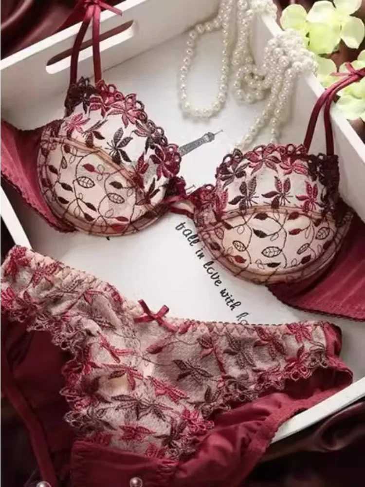 Ultra-Thin Red Lace Bra Set Plus Size Minimizer Full Bust Underwear Zodiac Year Womens LingerieSlimming Push-Up Design Z260402