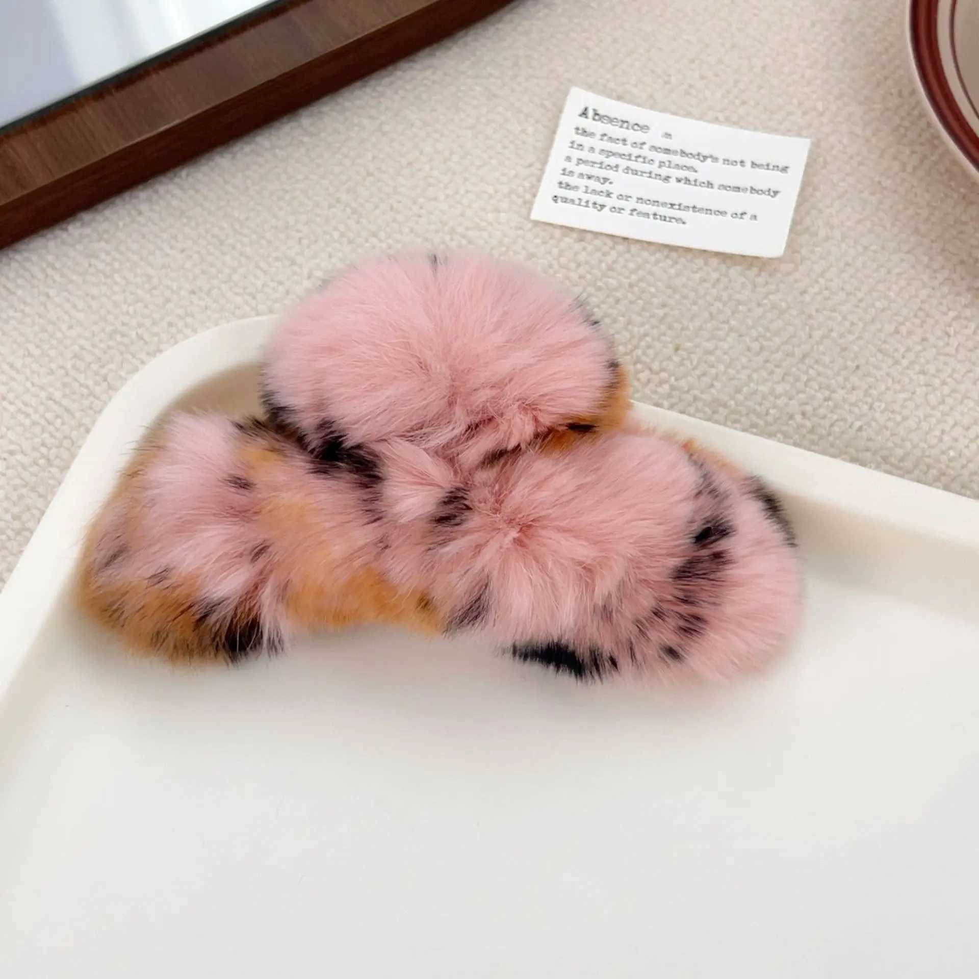 Luxury Large Plush Otter Rabbit Hair Claw Clip for Women Elegant Fuzzy Chunky Hair Clip Big Volume Bun Maker Shark Clip H260402