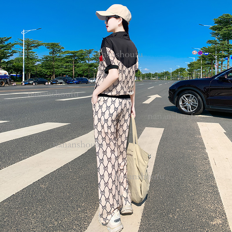 2026 Designer Sports Suit Luxury New Casual And Stylish Age Reducing Slimming Wide Leg Pants Fashion Printed Zipper Jacket Women's Short Sleeved 