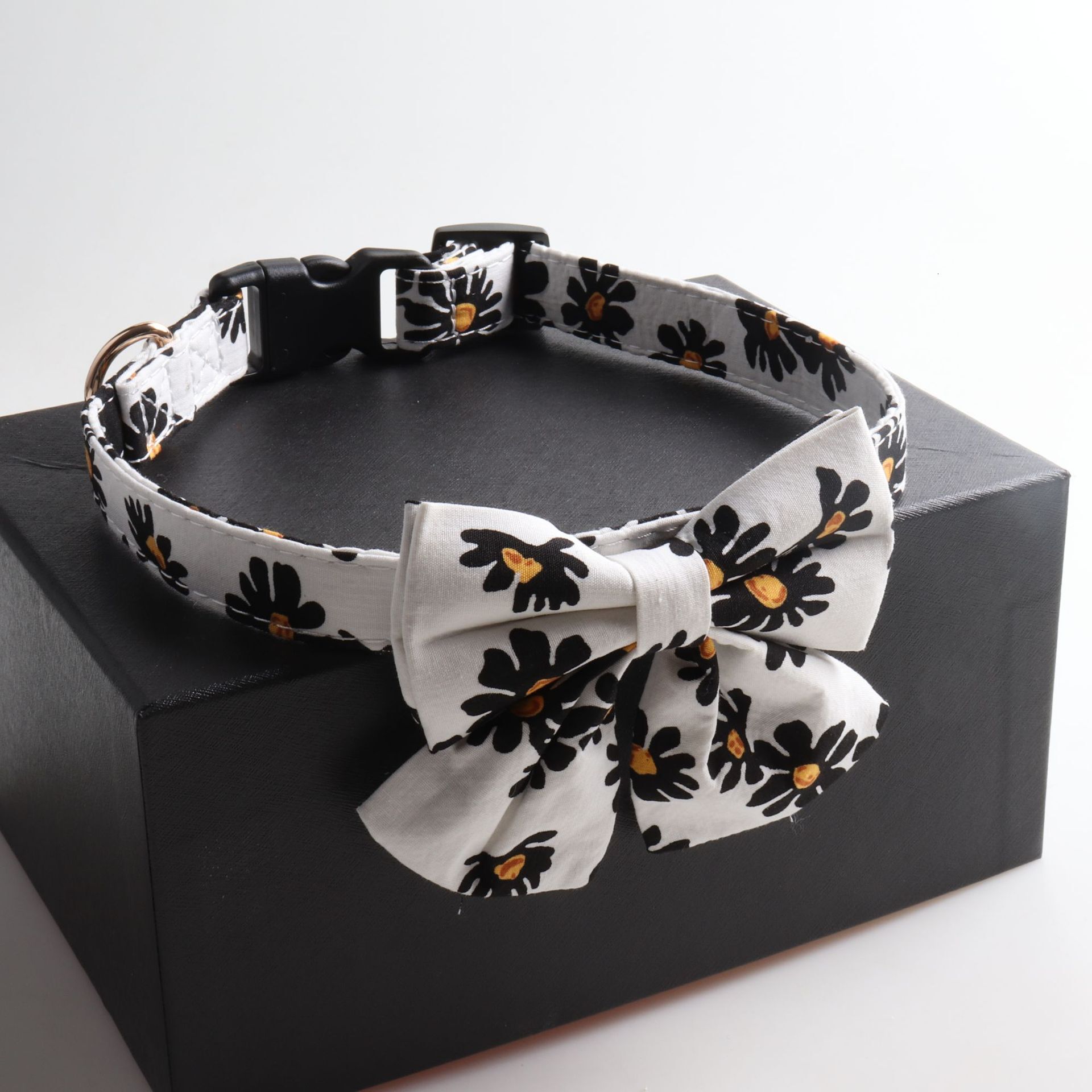 Pet Collar New Skirt Hem Bowknot Small Daisy Pattern Plastic Buckle Adjustable Collar For Dogs