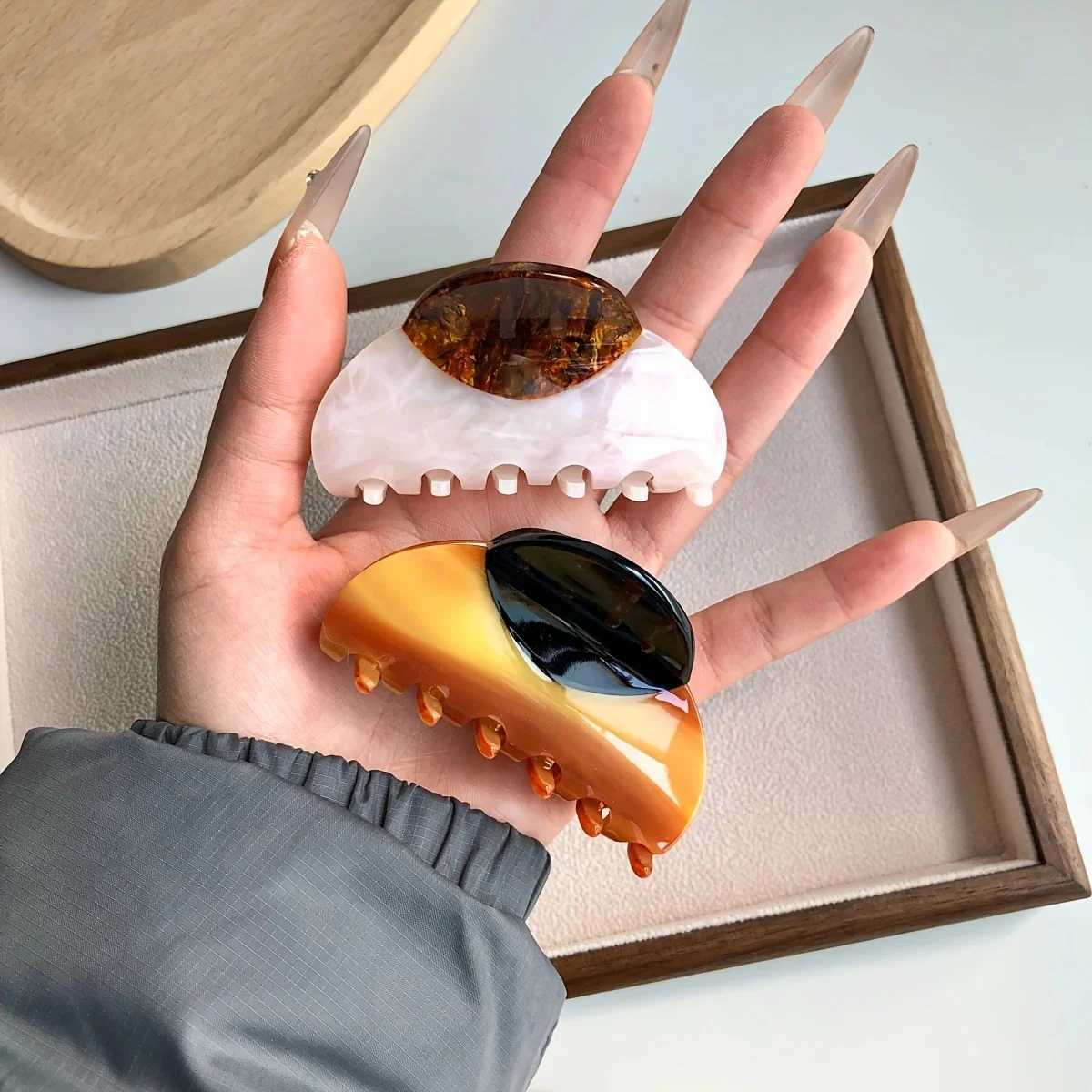 1Pc Elegant Vintage French Hair Clip Two-Tone with Wood Grain Marbled Design Perfect for Casual Daily Dressing Cute Hair Clips H260402