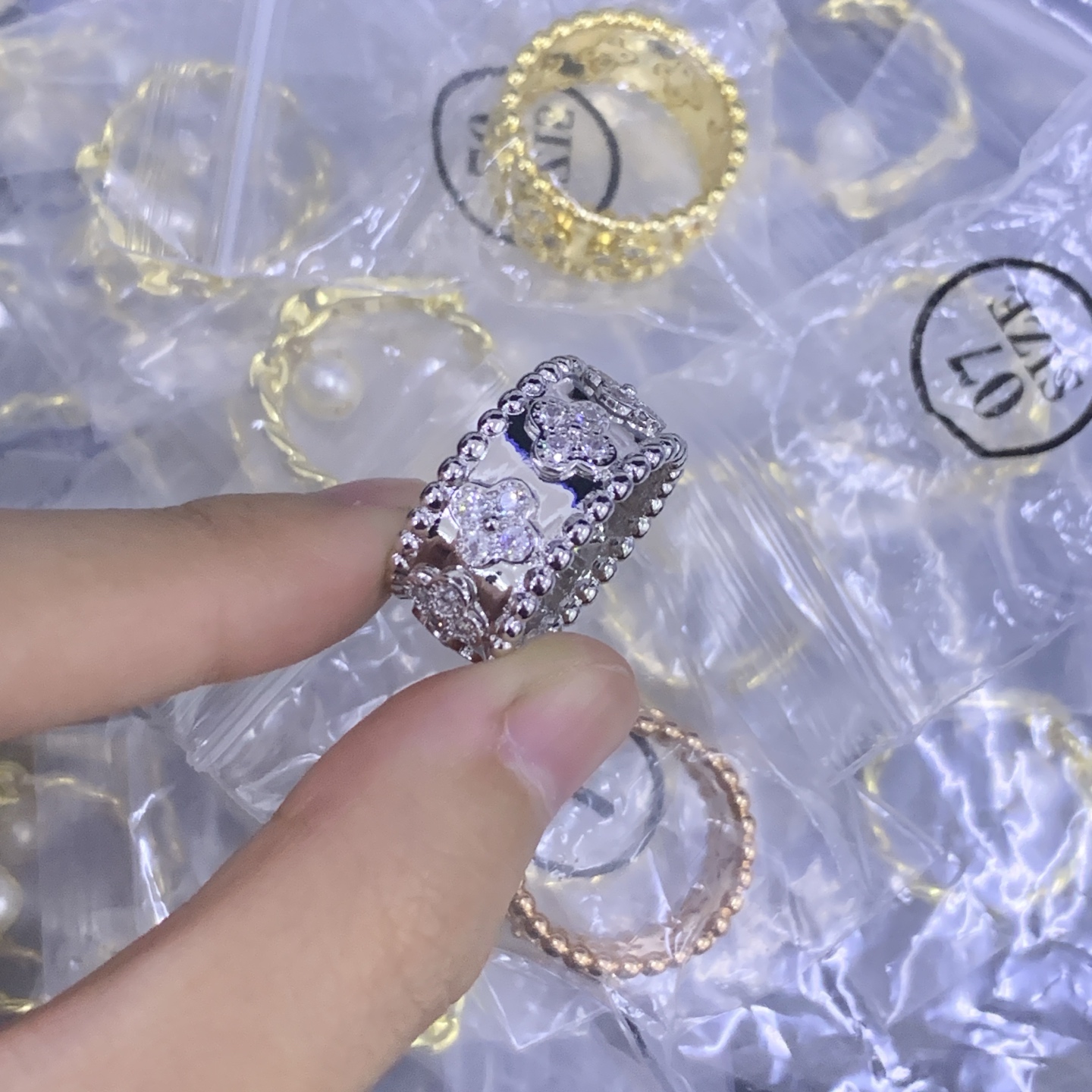 (pls order according to picture, not description) Women's fashion accessories one size rings size 6-8 rings four leaves flowers with rhinestones