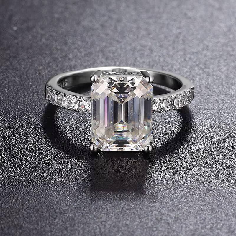 4-ct Emerald-cut Moissanite Ring Women Niche High-end Light Luxury Ins 925 Sterling Silver Diamond-inlaid Prong Setting