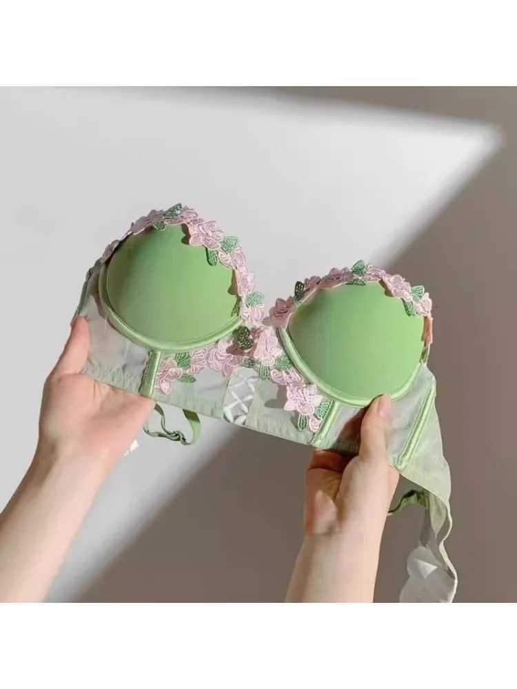 YUQI Vintage Floral Lingerie Set Cream Lace Bralette Retro Push Up Bra for Small Bust Women Pure Sensual Embroidered Wireless Z260402