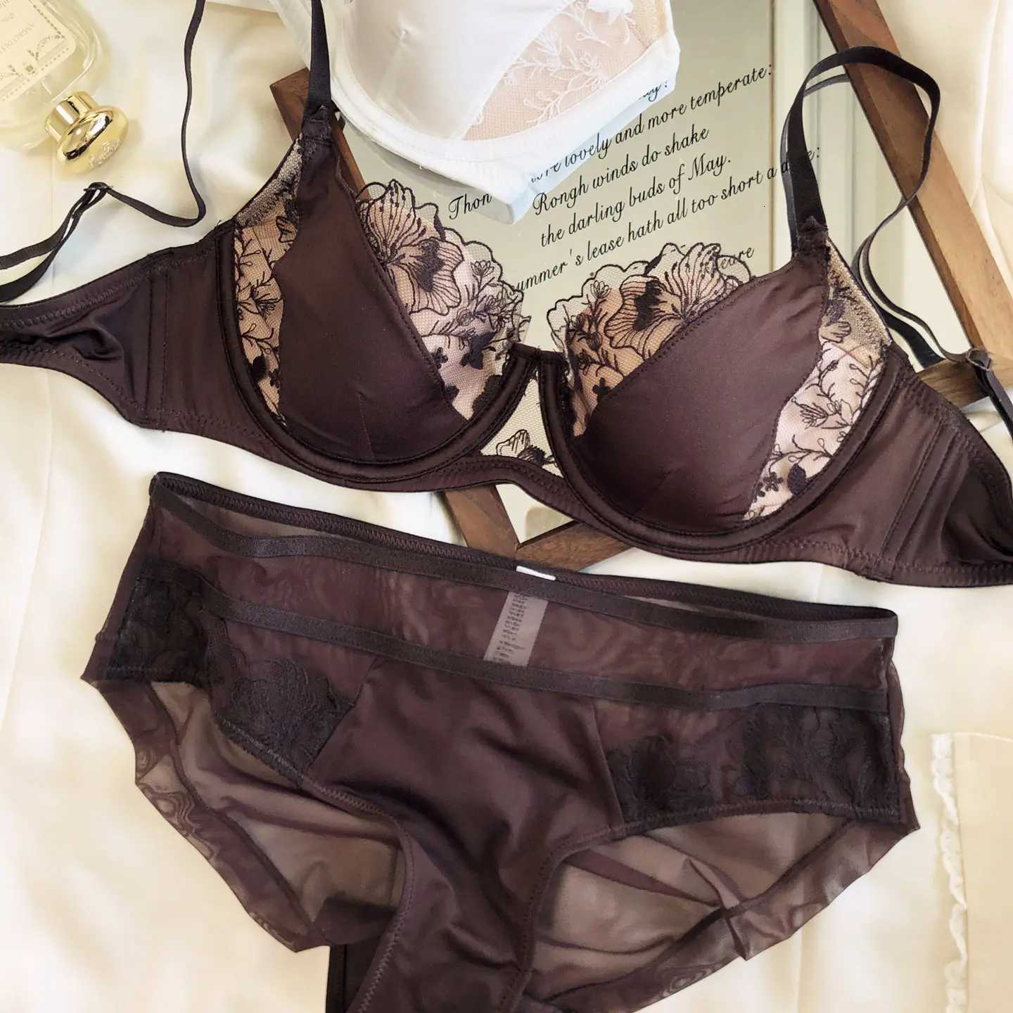 Lace Women Lingerie French Flowers Embroidery Bra Set Breathable Mesh Splicing Push Up Bras Hollow Thin Cup Underwear Sets Z260402