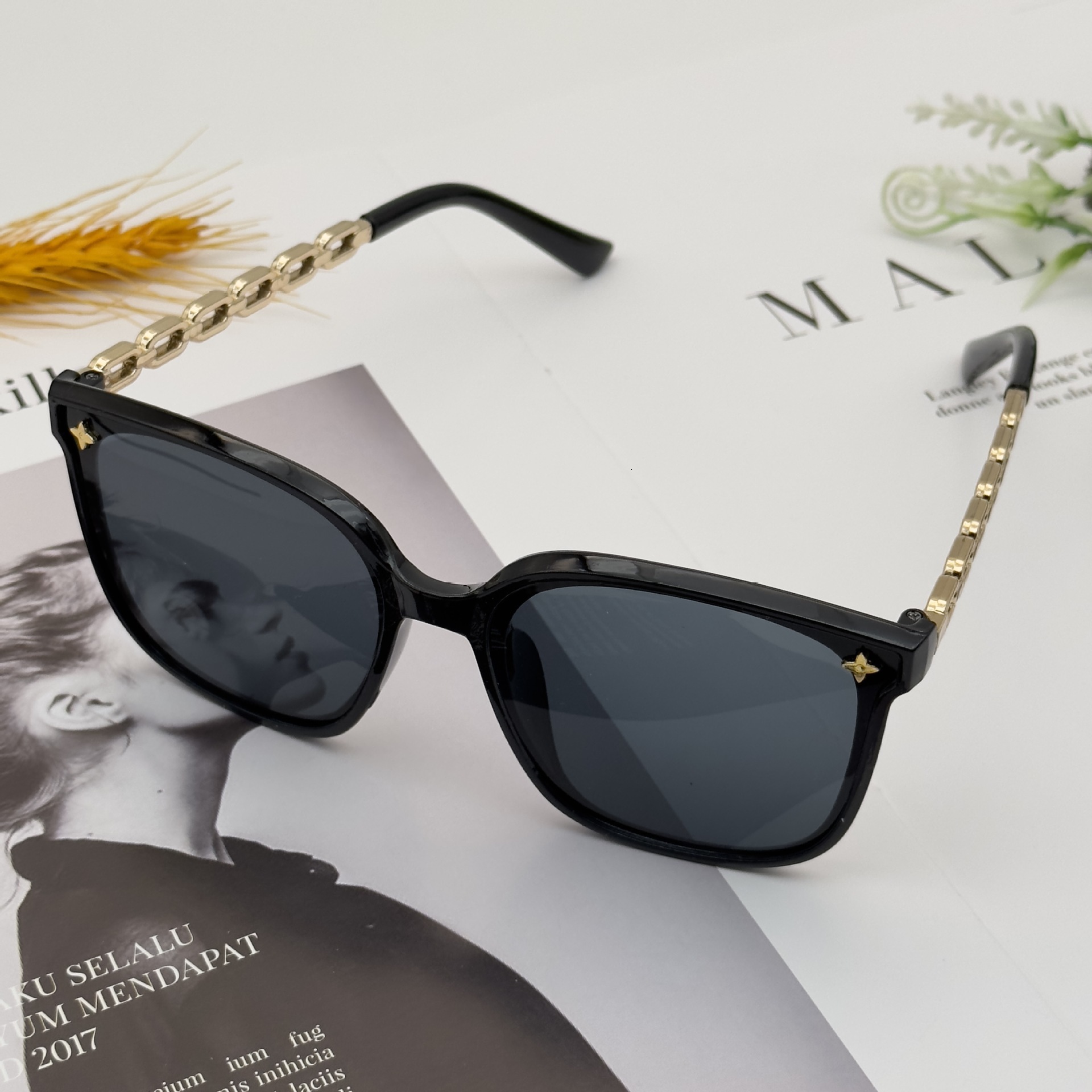 2026 New Designer Luxury Glasses - Fine Chain Style Sunglasses - High-end Sun Protection - Outdoor Sports And Leisure - Large Frame For Face Shaping