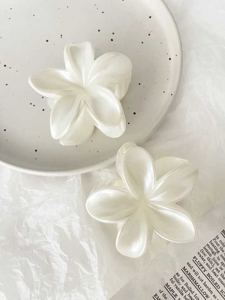 2Pcs white light sensitive flower clip shark clip at the back of the head beach vacation style simple hair accessory H260402