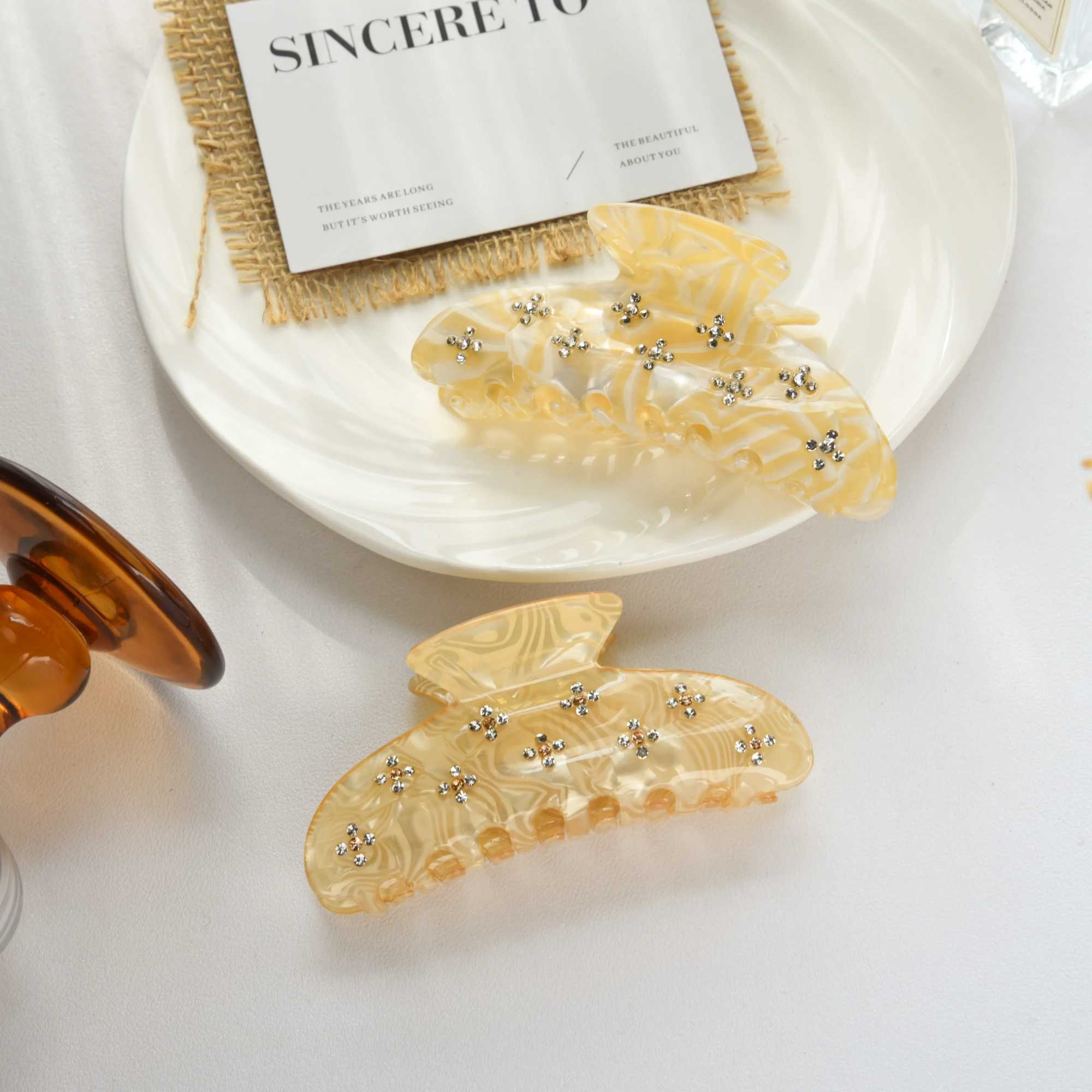 DuoShang French Sweet Rhinestone Hair Claw Acrylic Claw Clips Valentines Day Gift Crab Hair Clips for Women Hair Accessories H260402