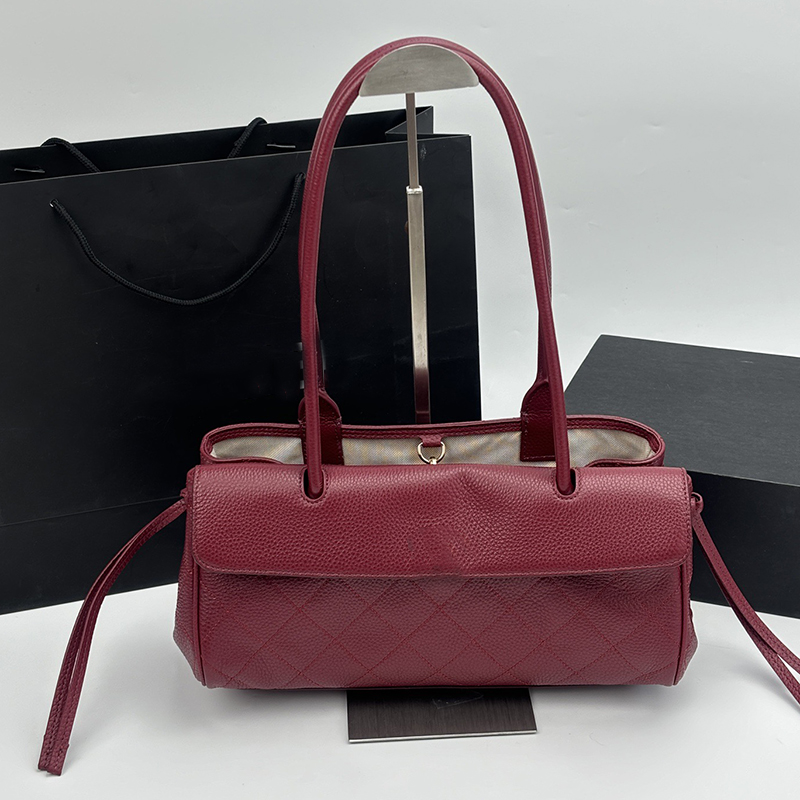 Baguette Designer Ladys Underarm Bag Caviar Calfskin Checkered Pattern Gold Hardware Underarm Bag Internal Zipper Wallet Luxury Handbag Evening Makeup Bags 30.5cm