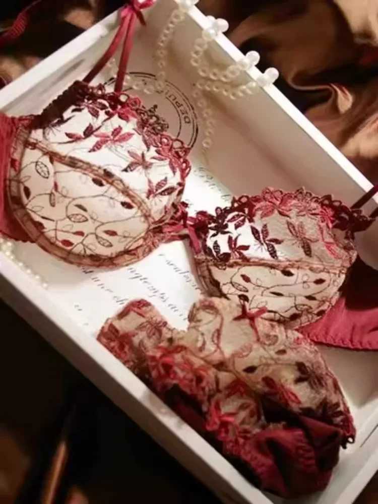 Ultra-Thin Red Lace Bra Set Plus Size Minimizer Full Bust Underwear Zodiac Year Womens LingerieSlimming Push-Up Design Z260402