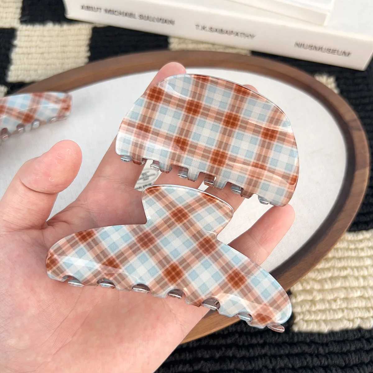 New Brown and Blue Plaid Claw Clip Retro High Ponytail Shark Clip Hair Clip Simple Back Updo Hairstyle H260402