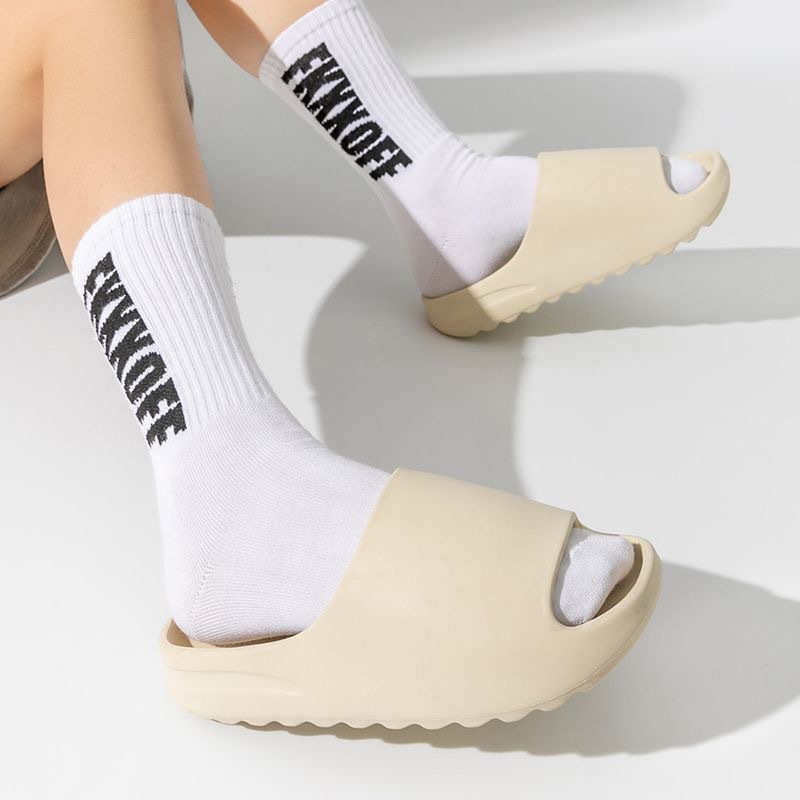 Free delivery Slippers Fashionable comfortable and simple slippers for home leisure and cooldown