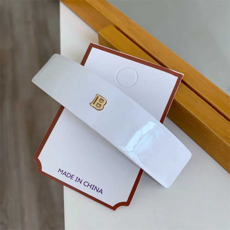 1pc Exquisite and minimalist letter gold label hair clip with spring clip half tied ponytail hair clip shark clip for women H260402